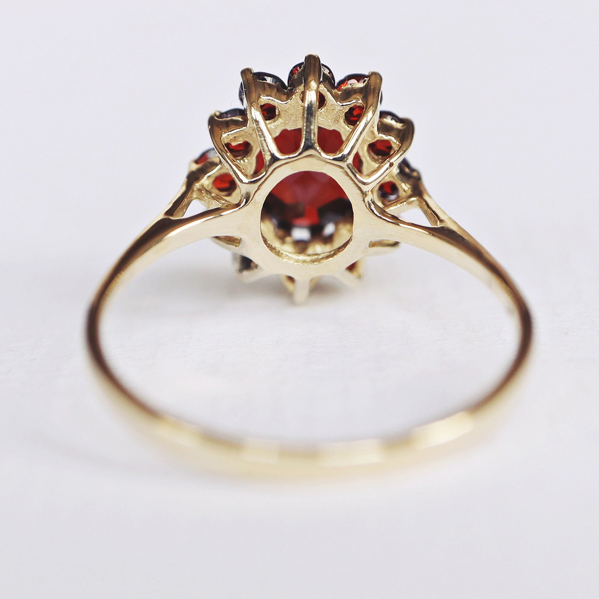 Garnet Ring Vasilia