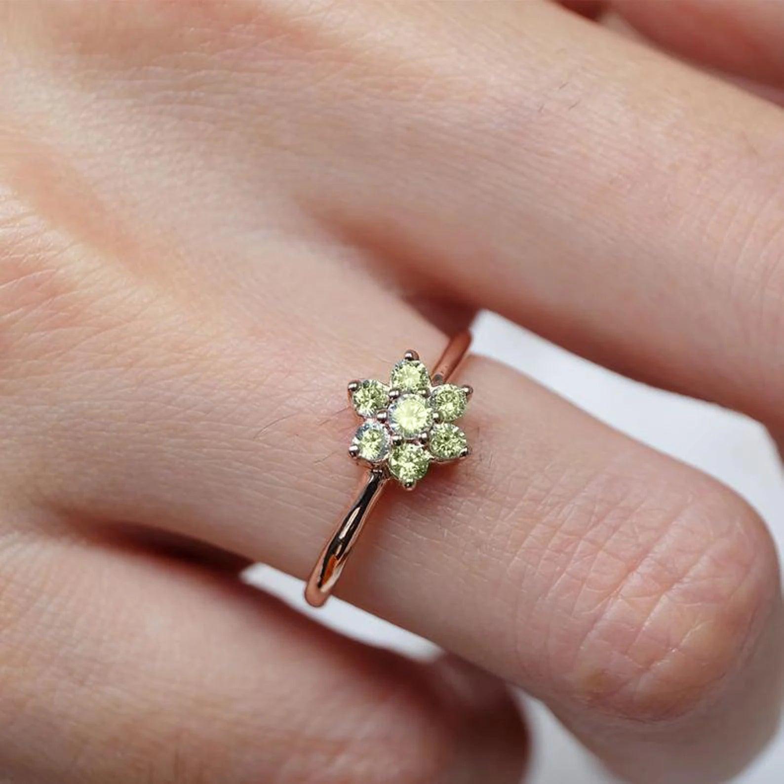 Peridot Cluster Ring Isabel - SOVATS